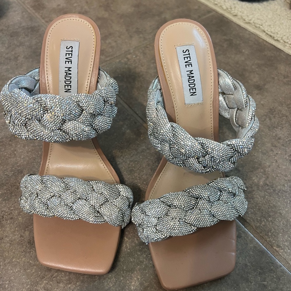 Steve Madden Silver and Tan Women's Sandals - like new condition